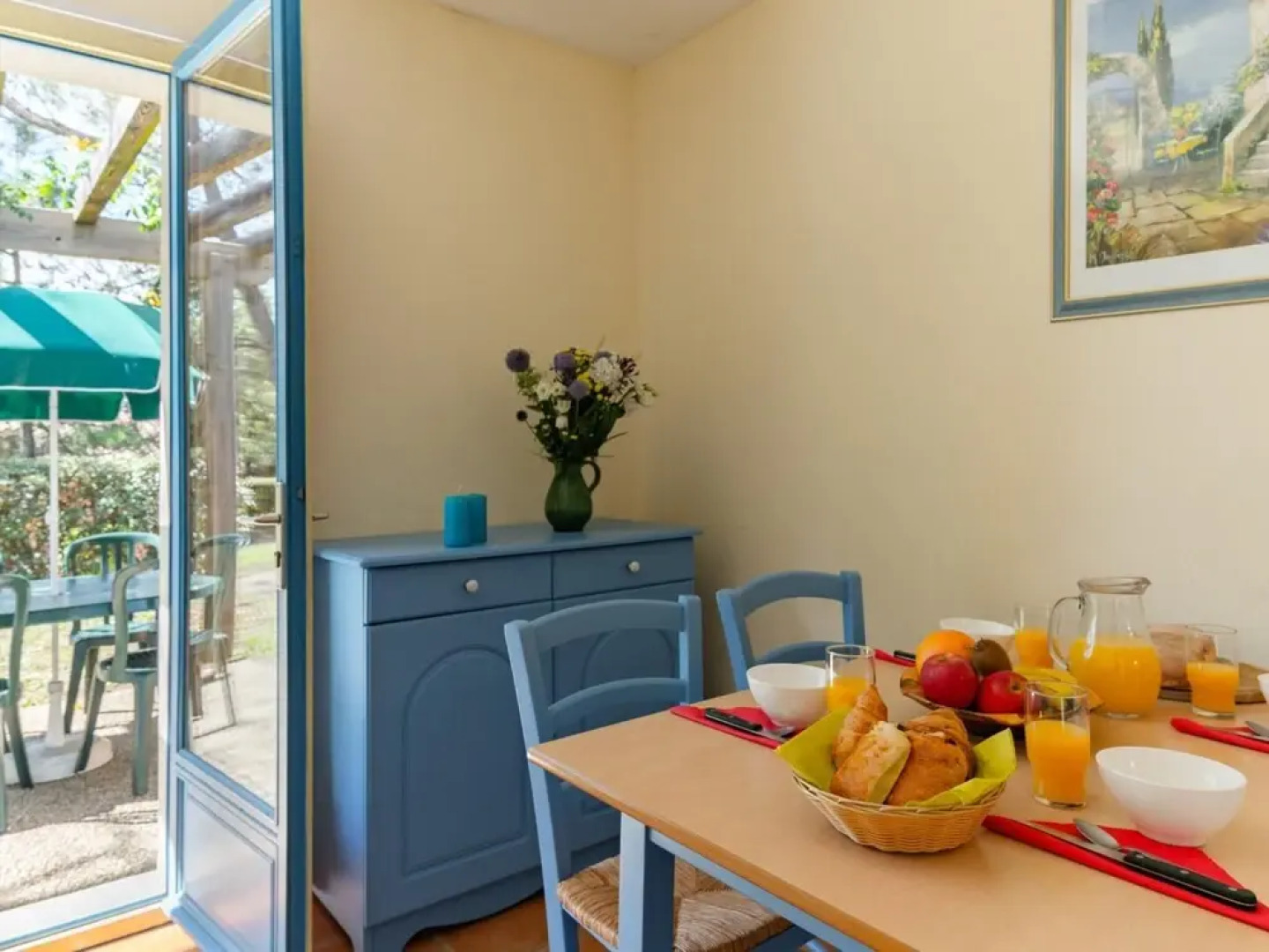 Provencal-style Maisonette With Communal Pool