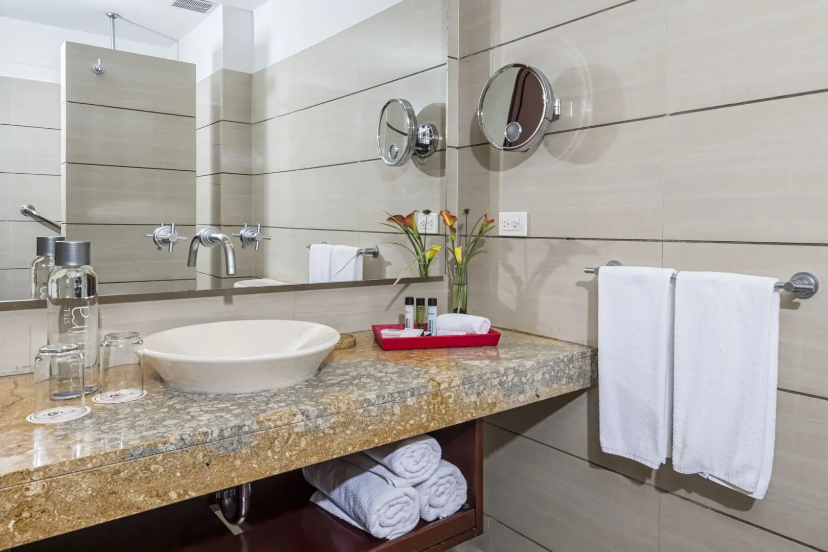 Cosmos 100 Hotel & Centro de Convenciones