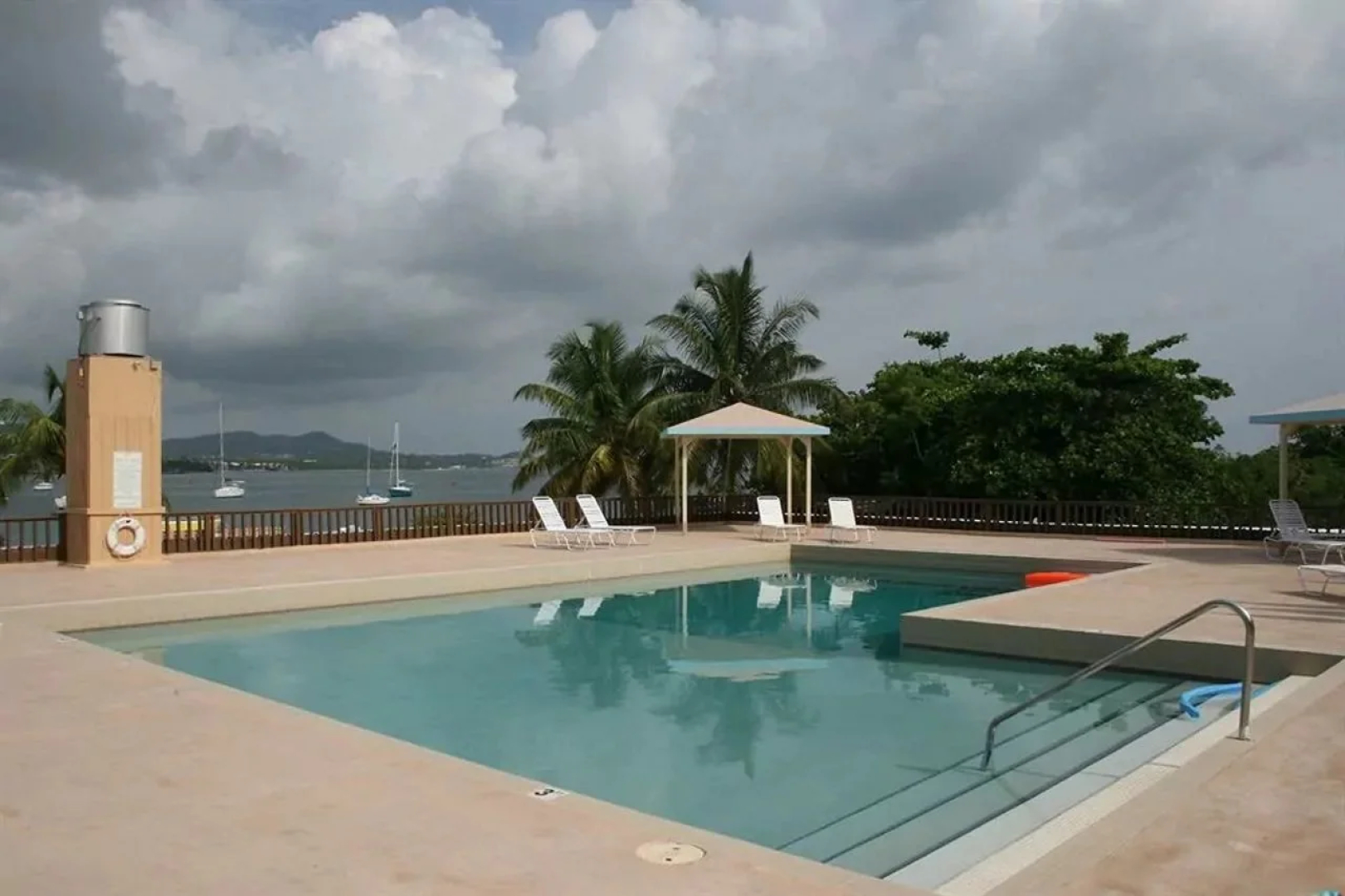Hotel on the Cay