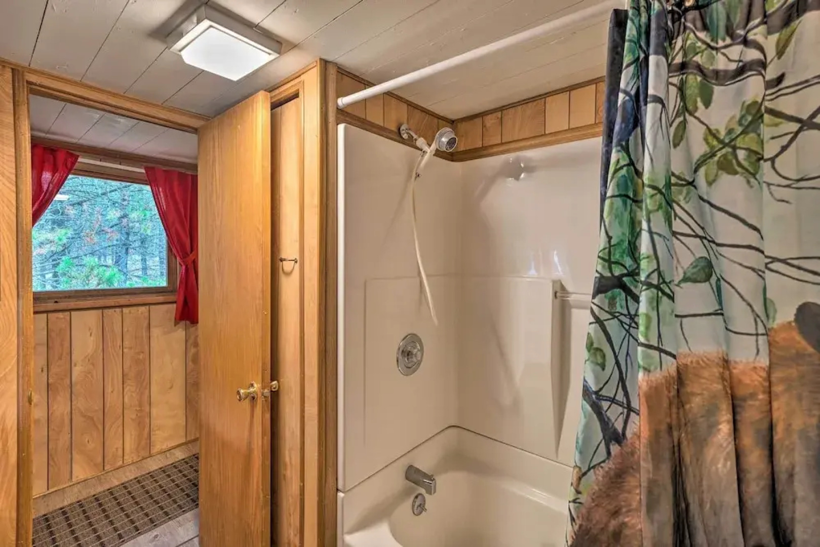 2 Cozy Island Park Cabins w/ Near the Lake!