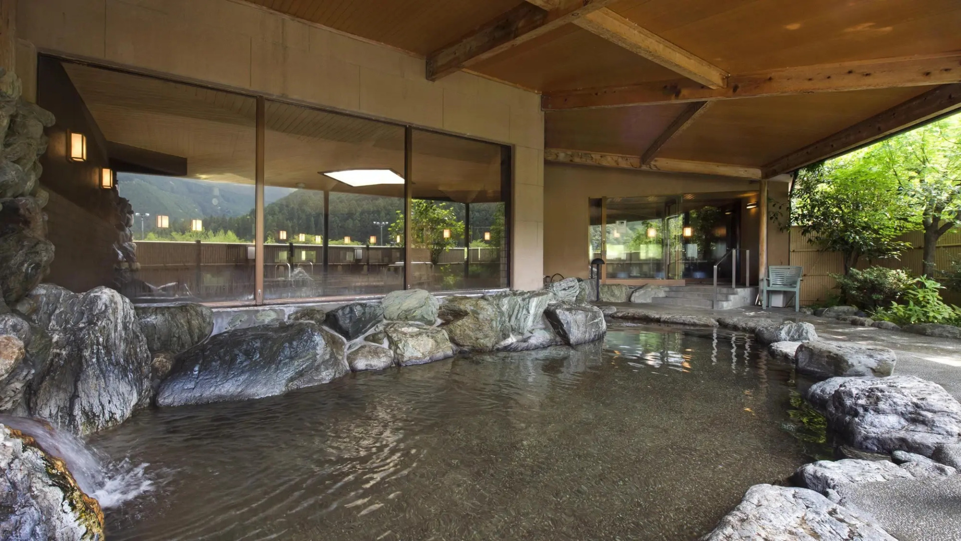 Matsusaka Wanwan Paradise Mori No Hotel