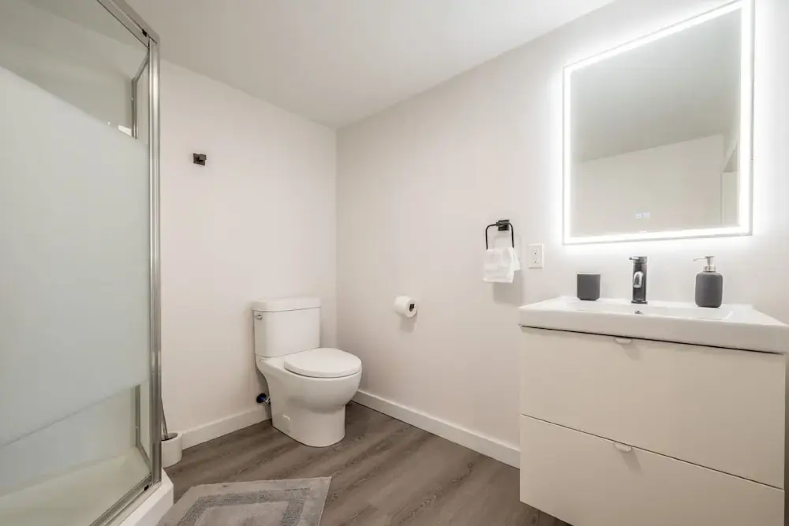 Modern Contemporary 2 Bedroom Suite