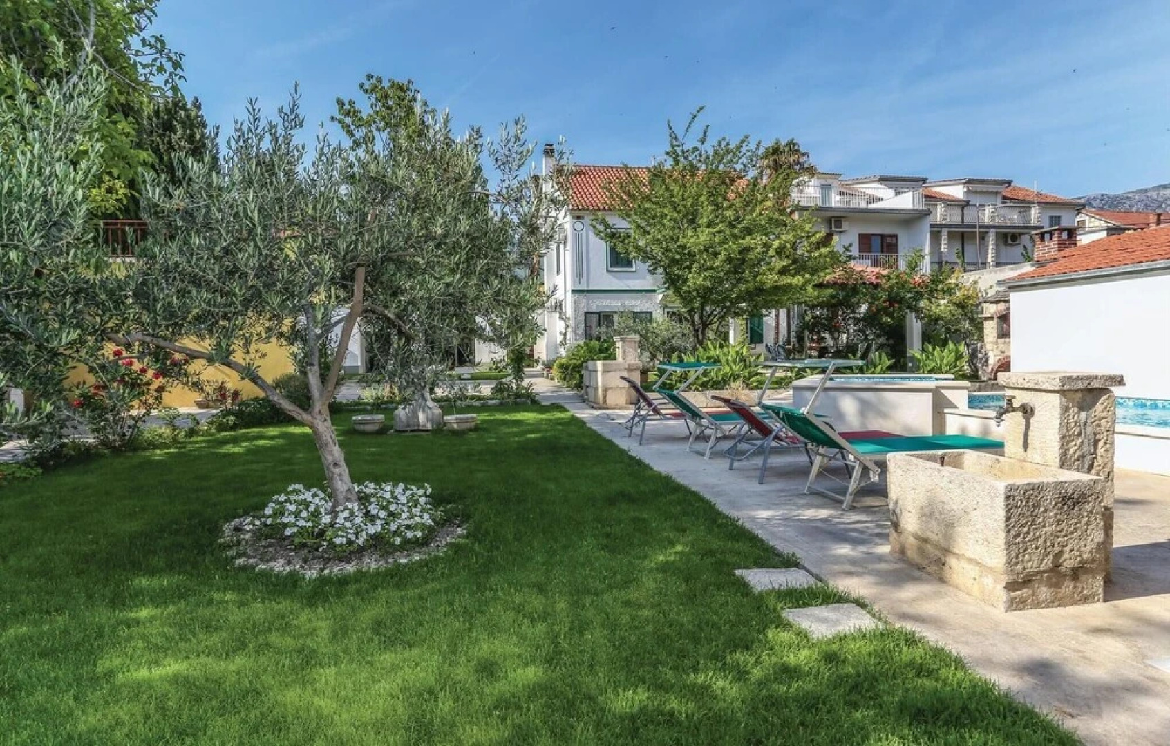 Awesome Home in Kastel Luksic With Sauna, Wifi and 6 Bedrooms