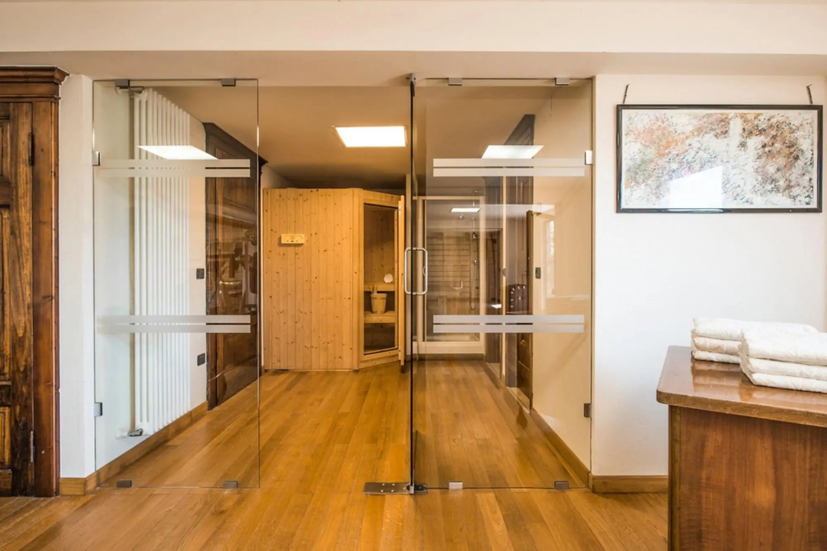 Independent Villa up to 18 Guests Pool Tennis Fitness and Wellness Area -villa Giuncheto