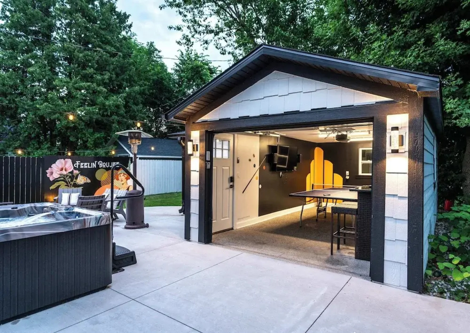 Gatsby Theme Near Downtown w Game Room, EV Charger