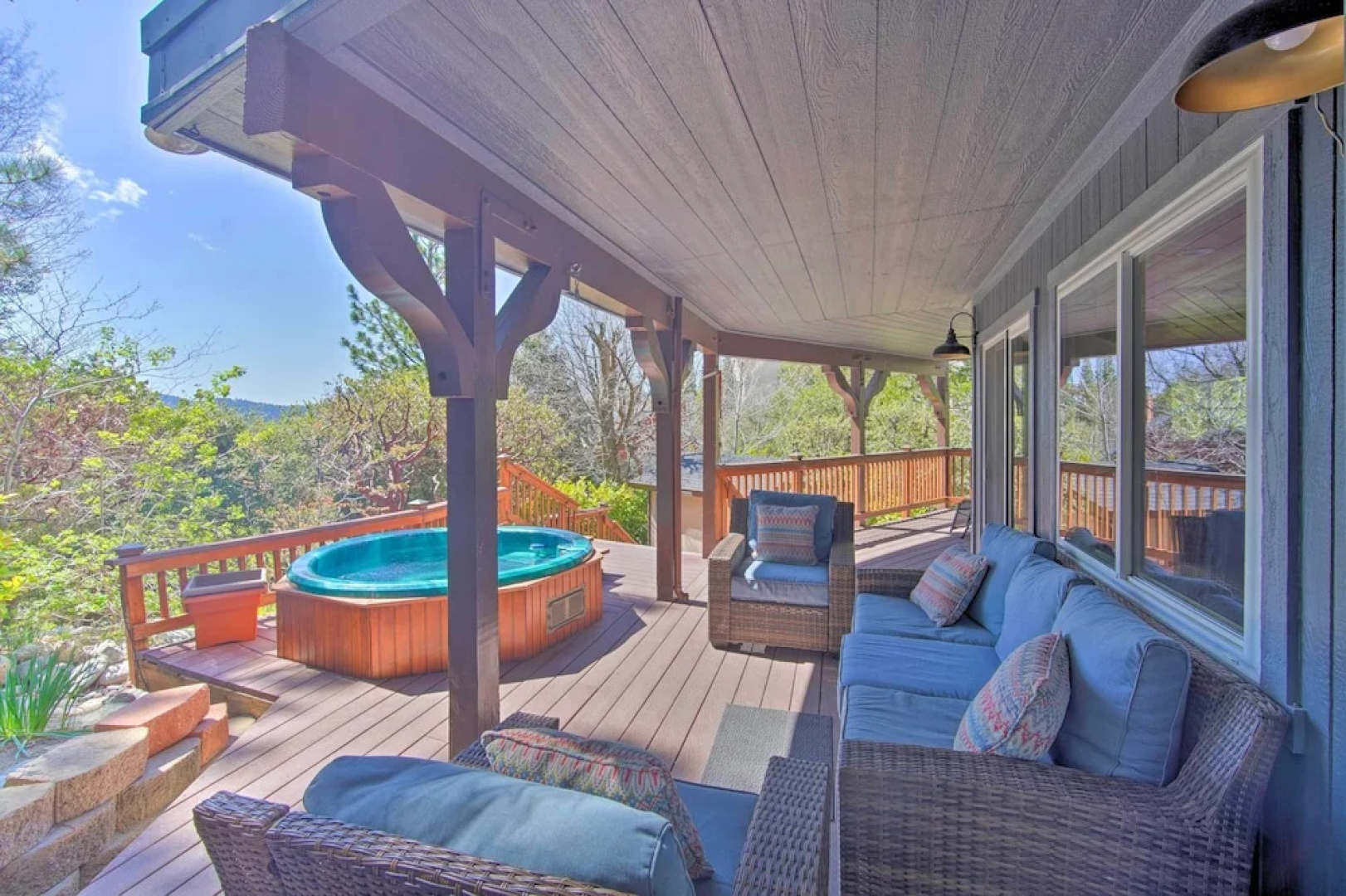 Stunning Lake Arrowhead Home: Decks & Hot Tub