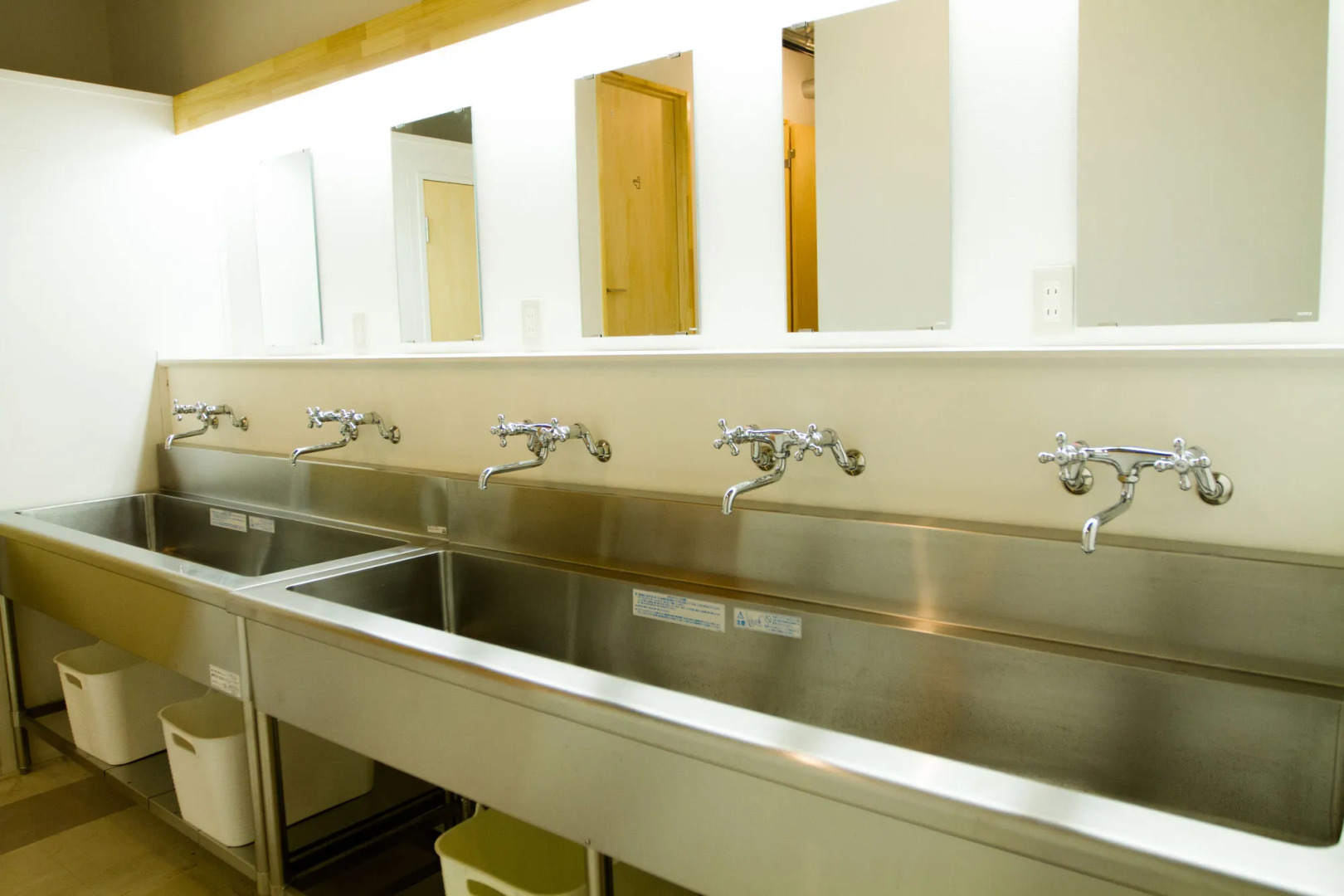 Hostel and Dining Tanga Table