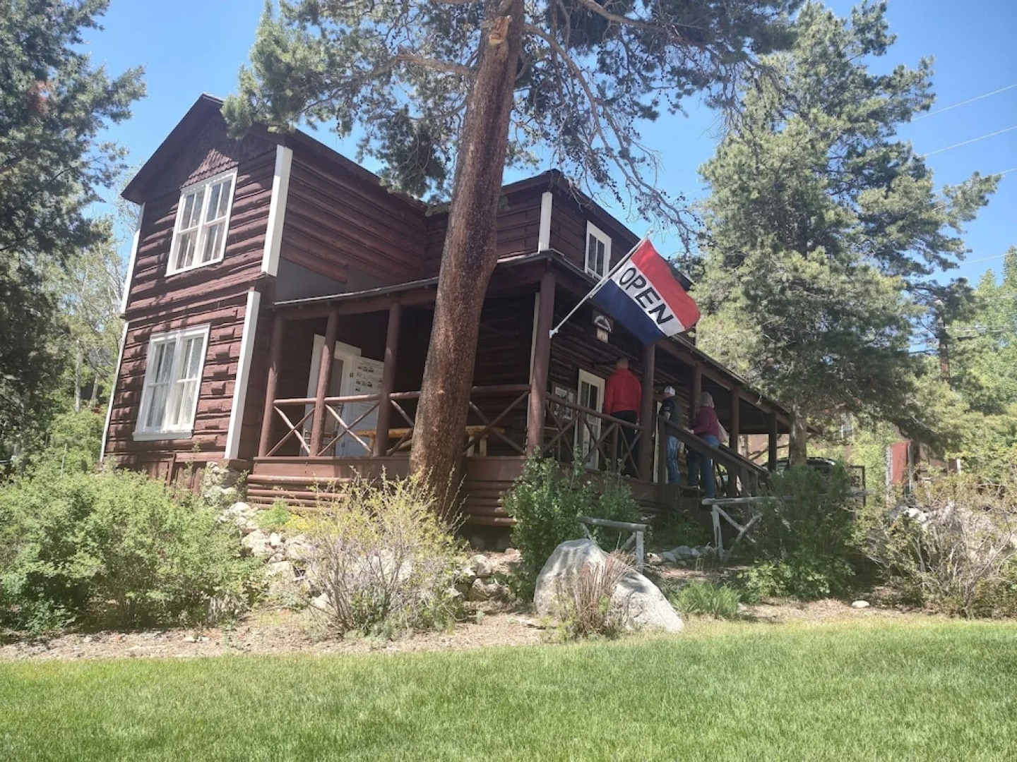 Western Riviera Lakeside Lodging