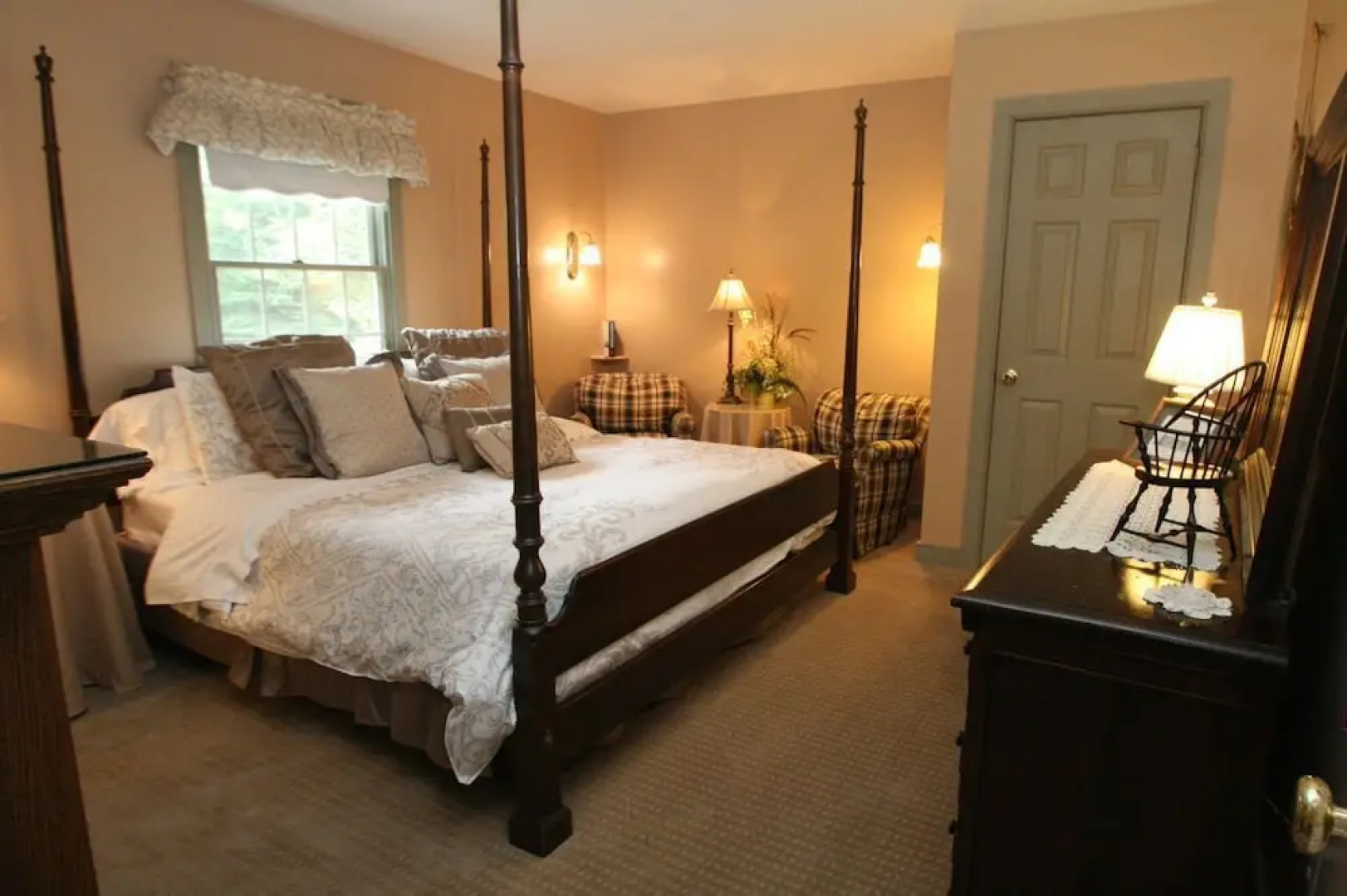 Pineapple Hill Inn Bed & Breakfast
