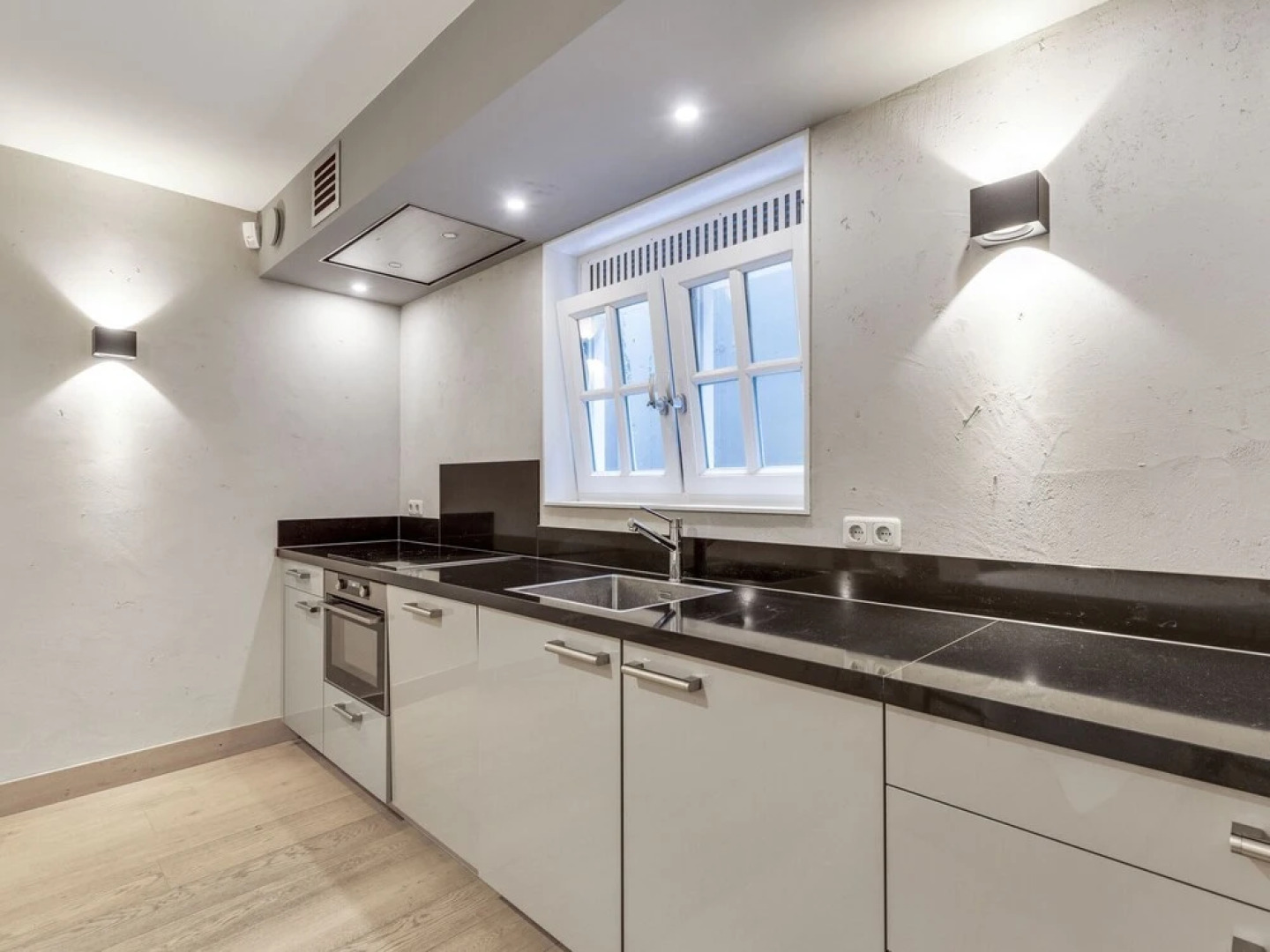 Attractively Renovated Farmhouse From Around 1700