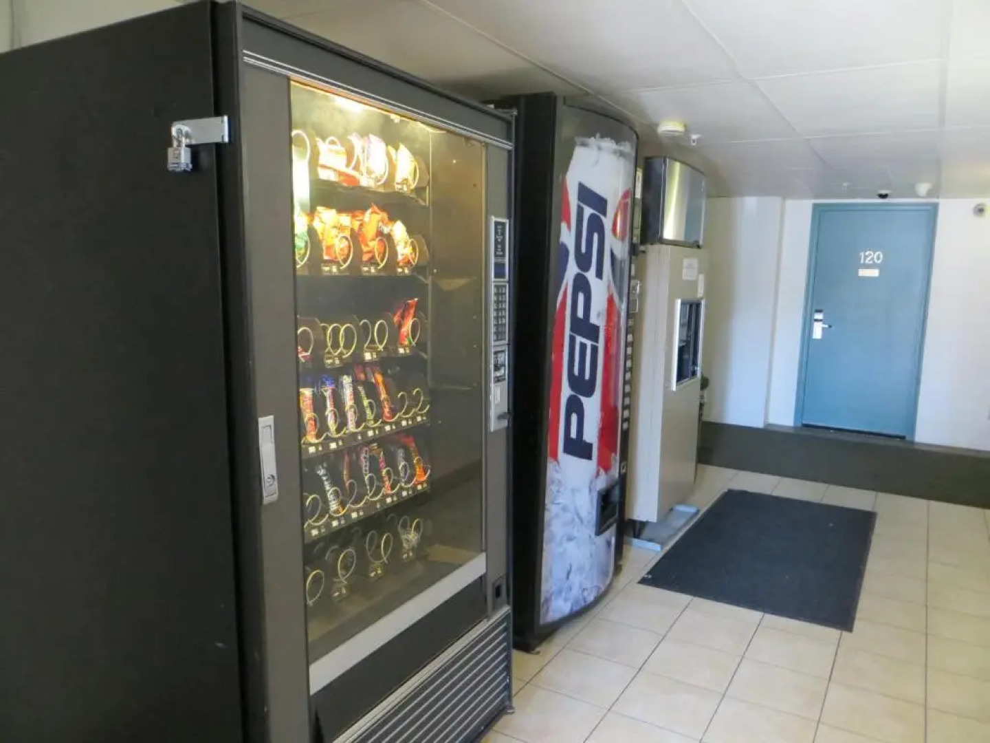 The Junction Hotel and Hostel