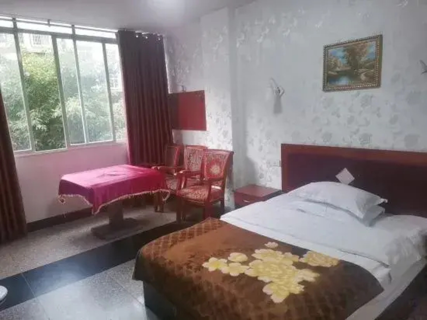 Yuechi Famous City Hotel