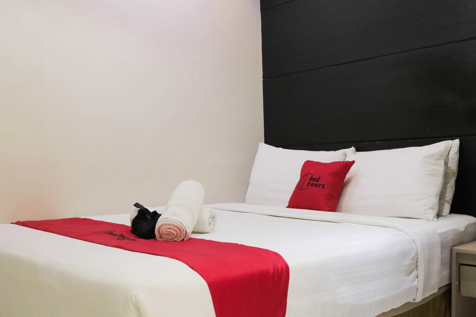 RedDoorz @ Grand Apartelle Hernan Cortes Cebu