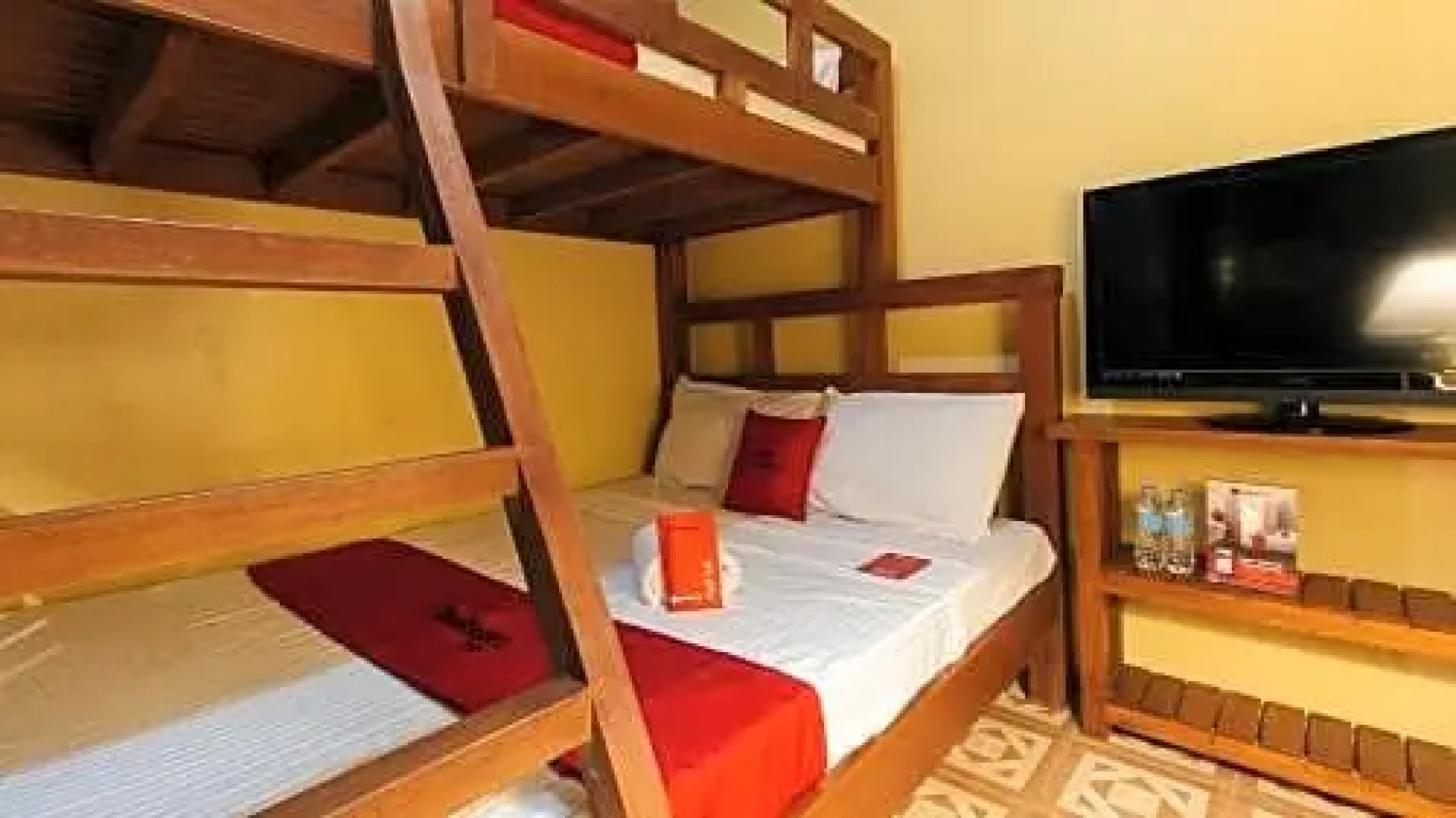 RedDoorz Plus @ Malabag Silang