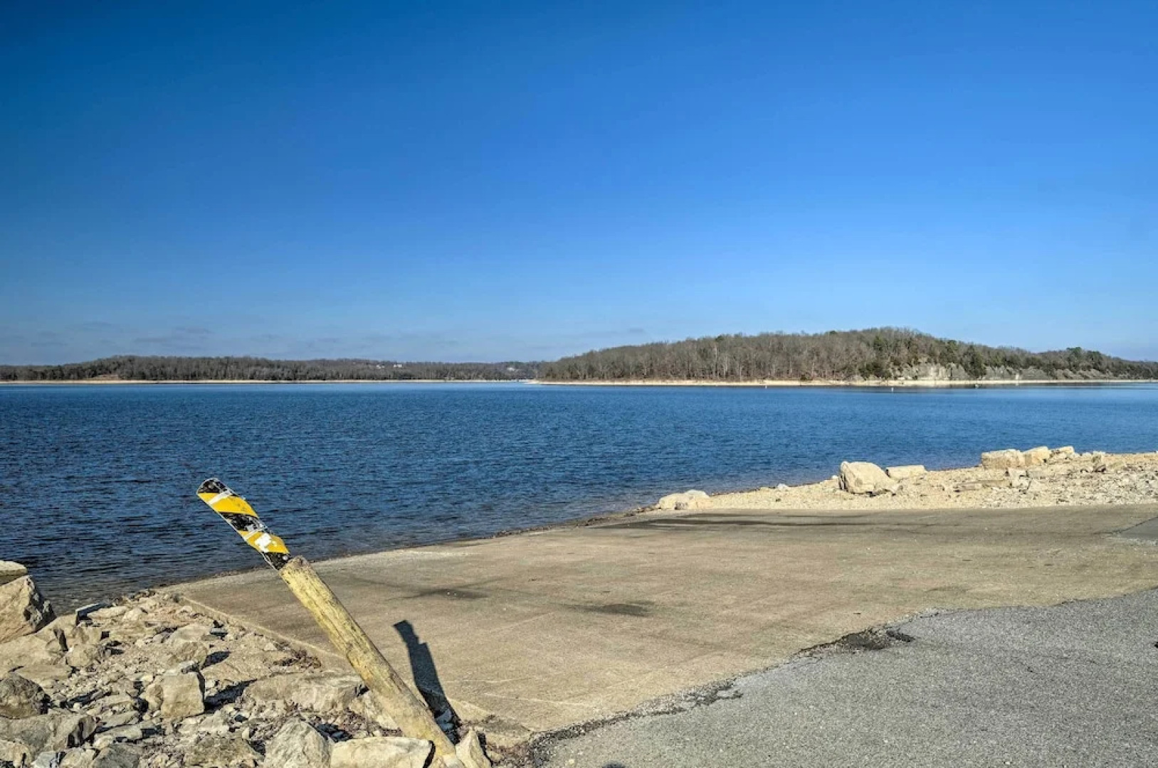 Beaver Lake Home ~ 8 Mi to Downtown Rogers!