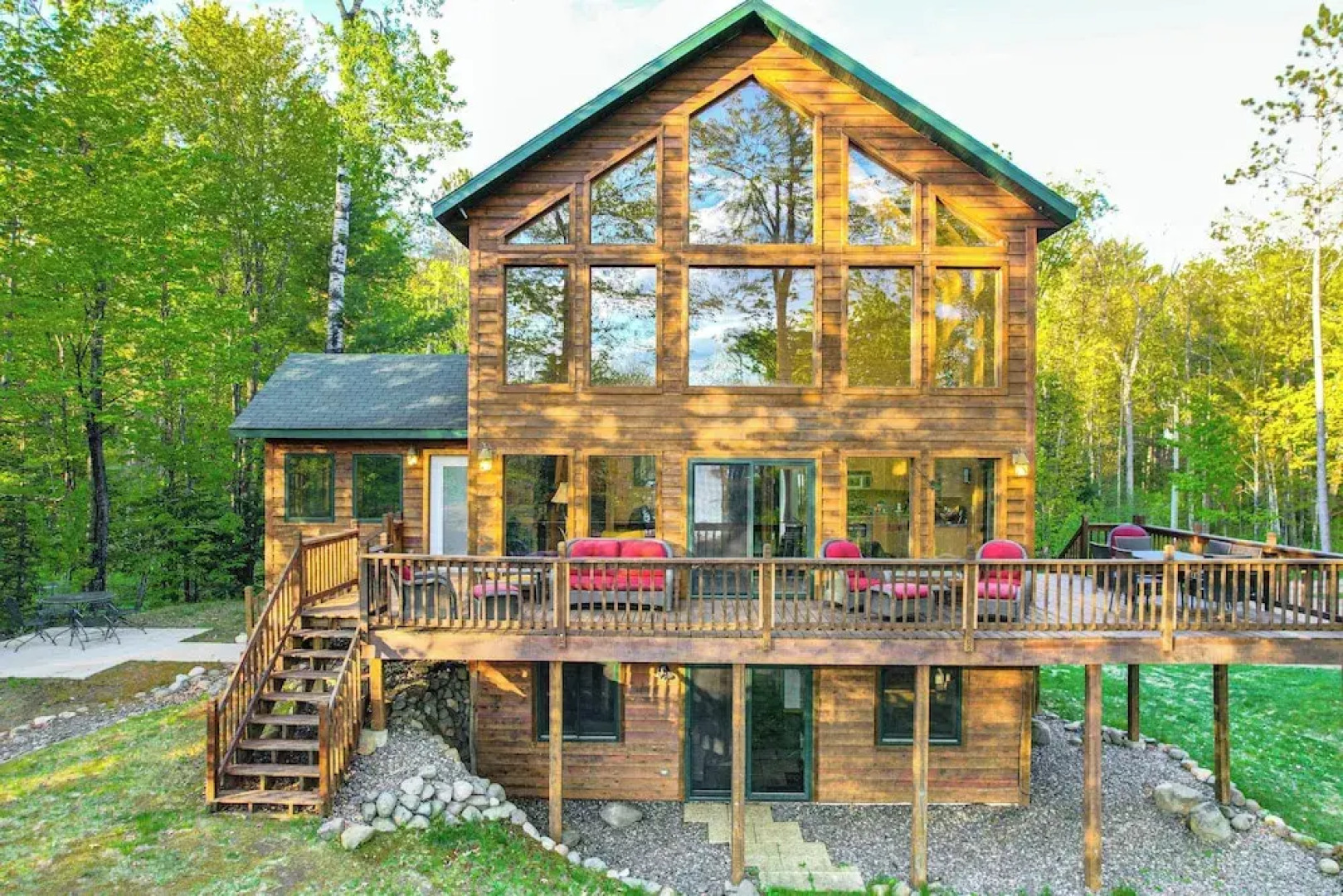 Paddle Ready: Hayward Lake View Retreat w/ BBQ