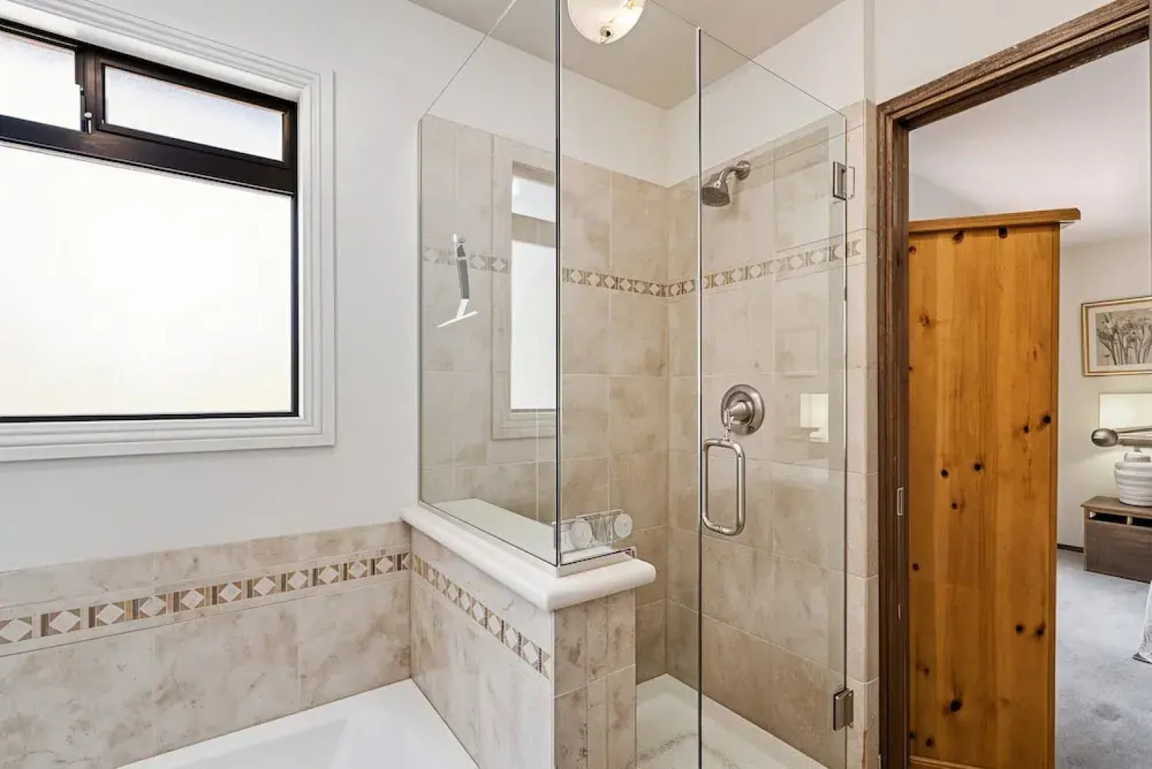 The Big Easy - Lakefront Only 1 mile to Popular Marina Beach! by Yosemite Region Resorts