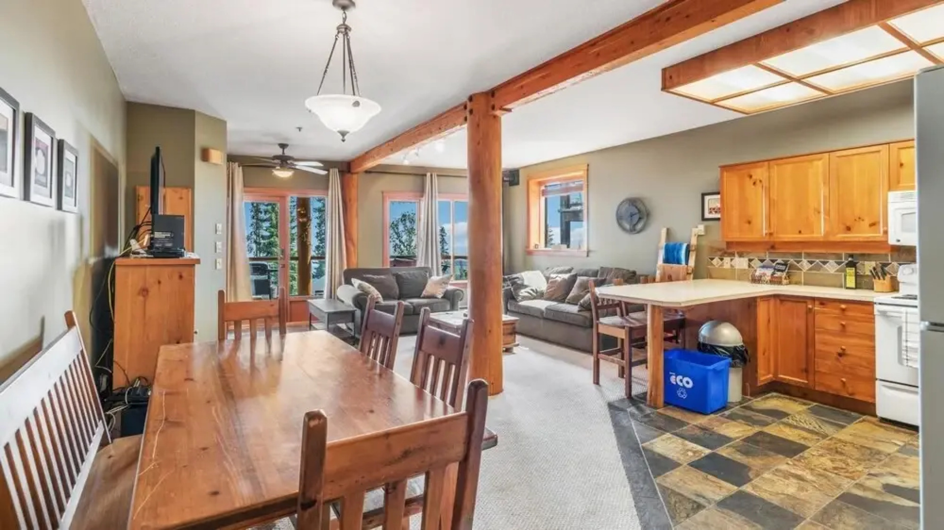 Cozy Nook - Cozy and Rustic with Private Hot Tub and a Nice View