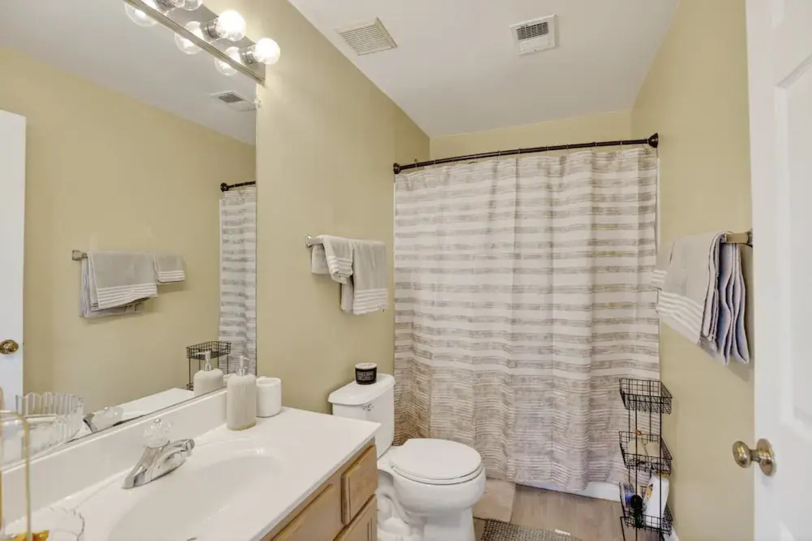 Cozy Pikesville Penthouse With Basketball Arcade 2 Bedroom Condo