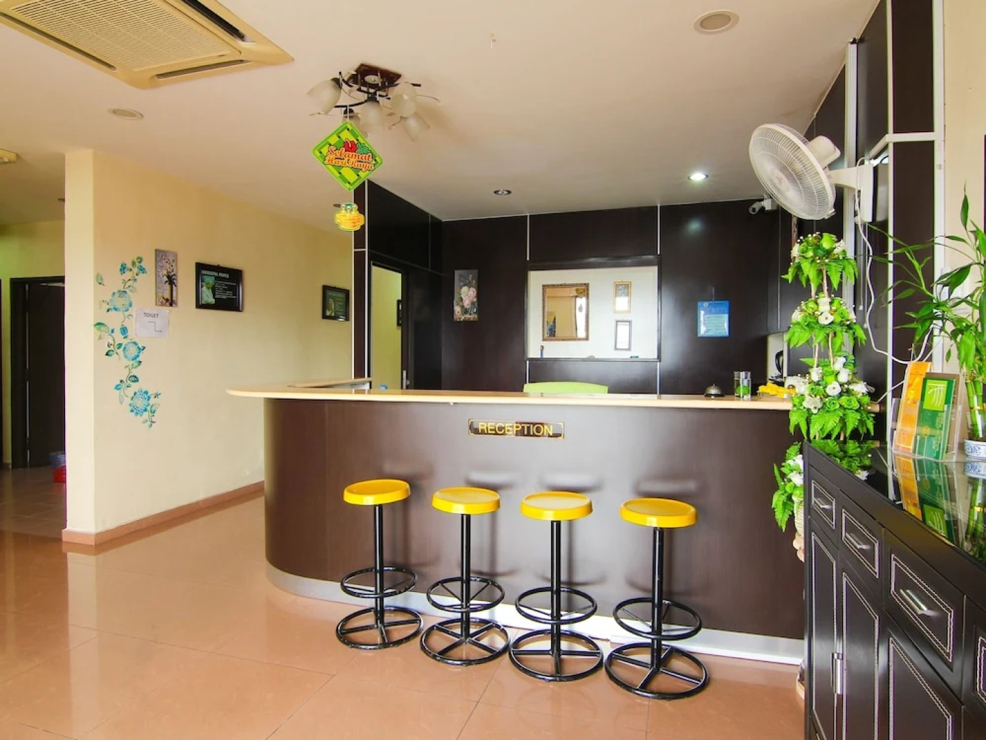 OYO 43962 Ezzy In Hotel