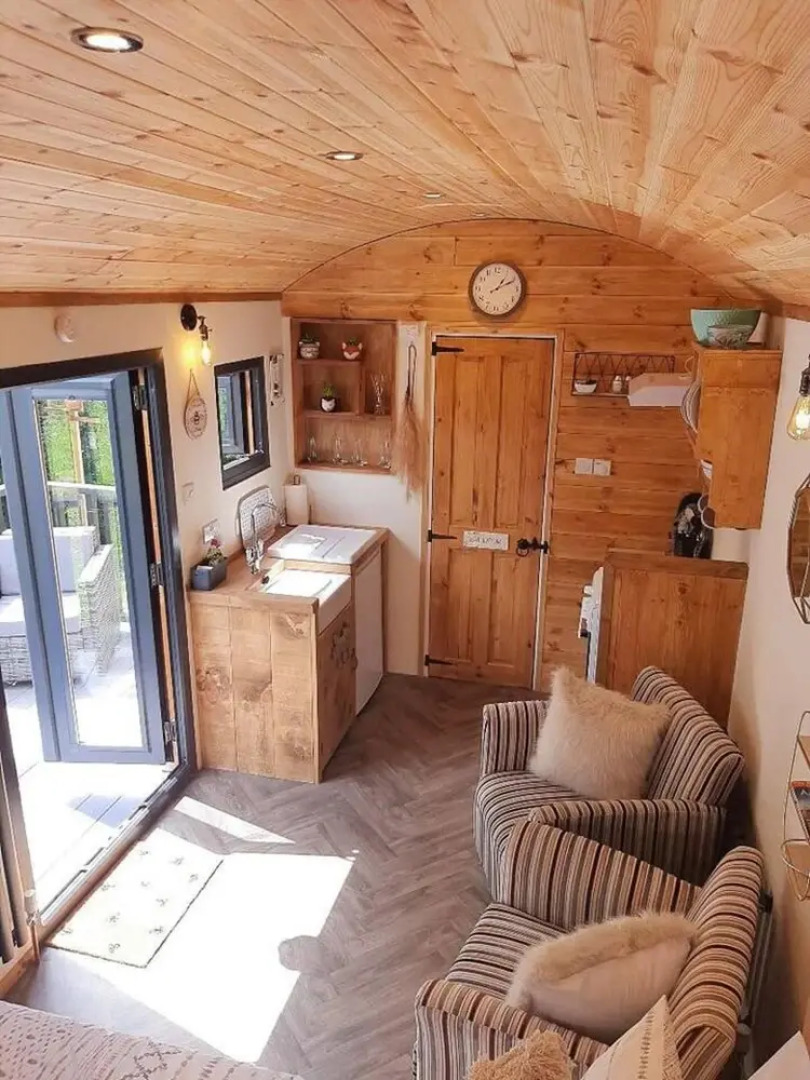 Min yr Afon - Cabin - Sleeps 2 - Hot Tub - Parking