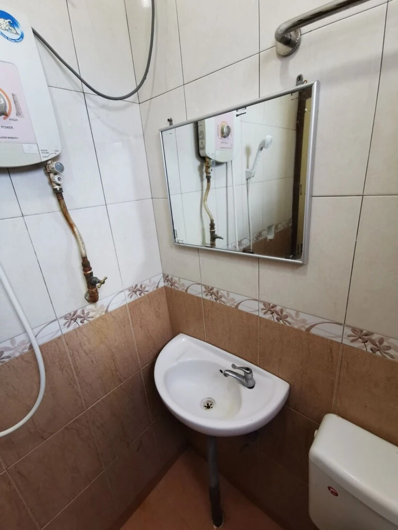 OYO 89817 Hotel Sura