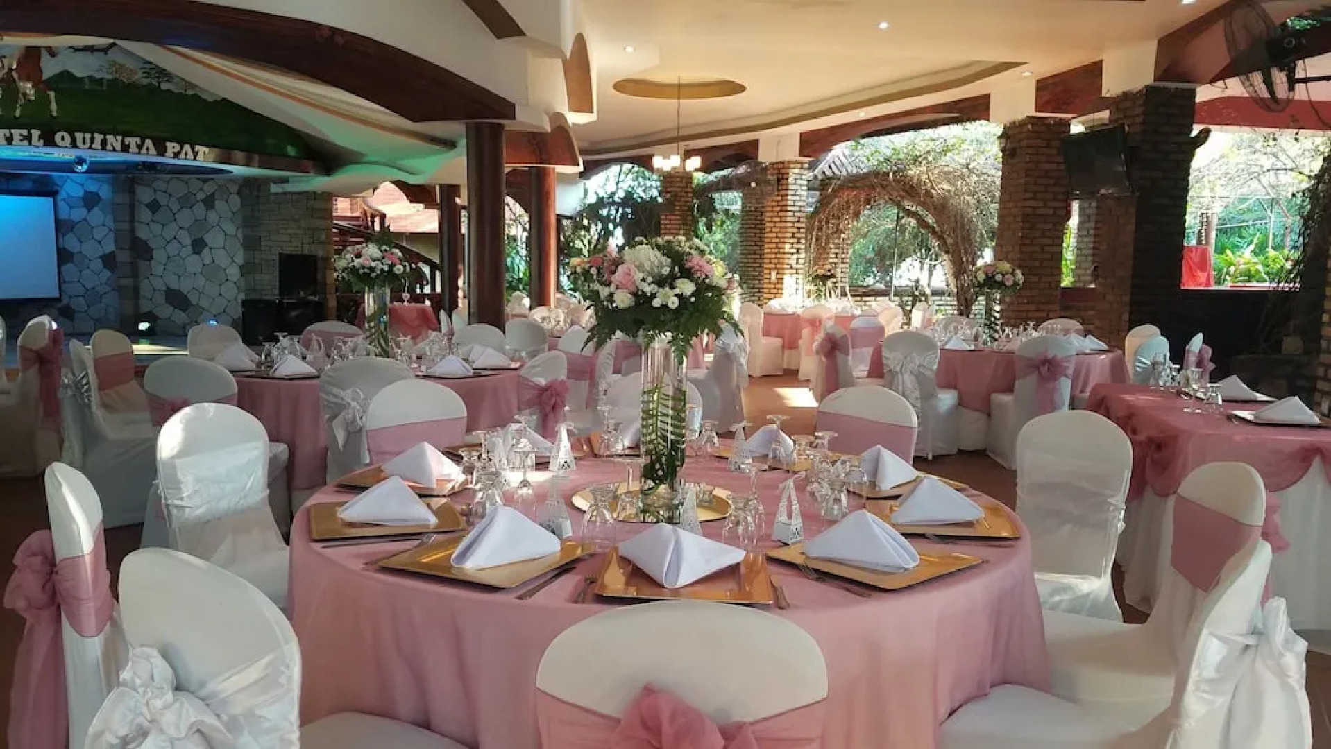 Hotel Club Quinta Pat Resort & Restaurant