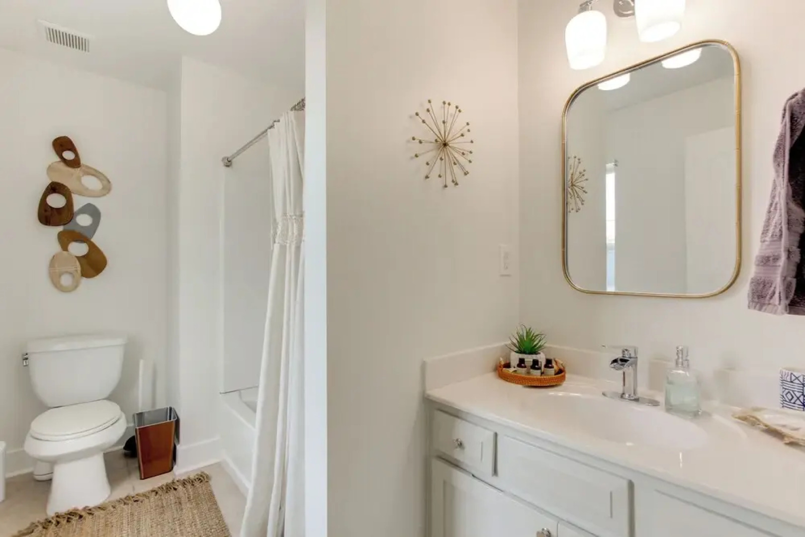 Walk to Beach: Cottage w/ Yard in Pass Christian!