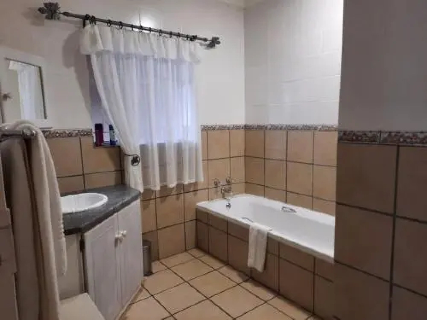 Fisant, Bokmakierie and Hoephoep Guest House