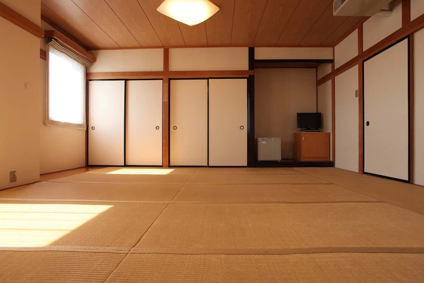 OYO 44580 Hotel Sunshine