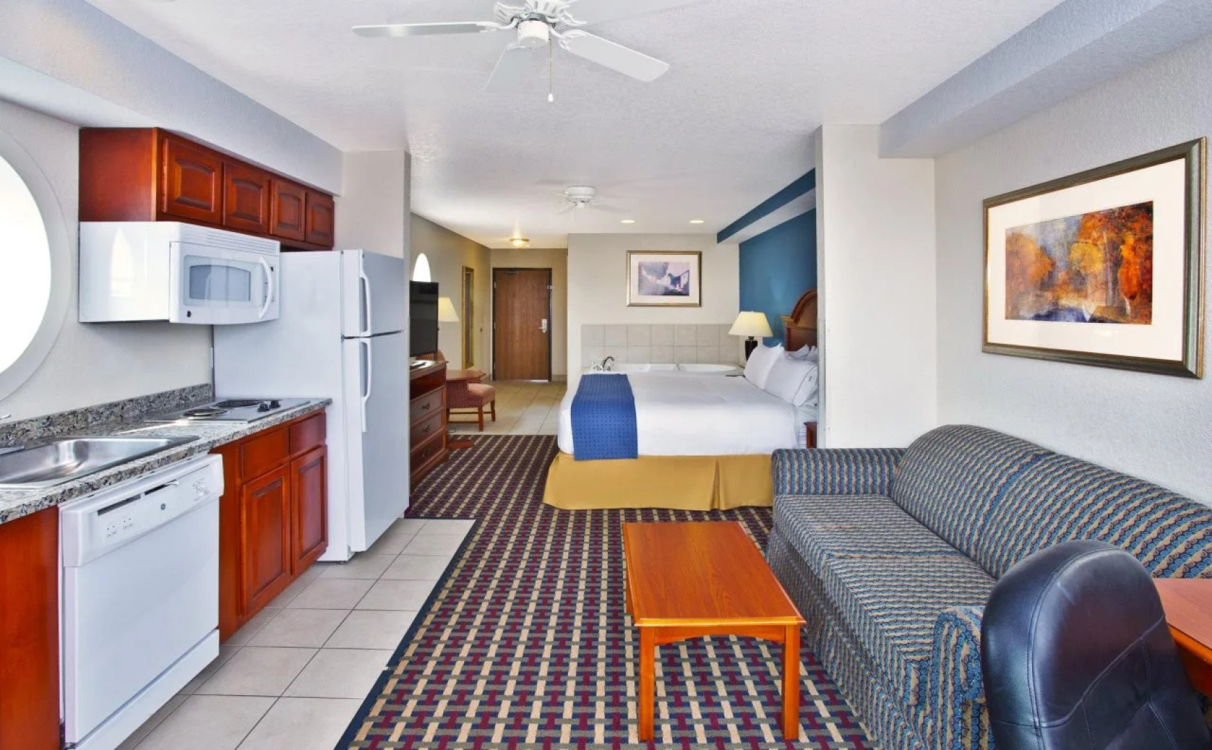 Holiday Inn Express & Suites Petoskey by IHG