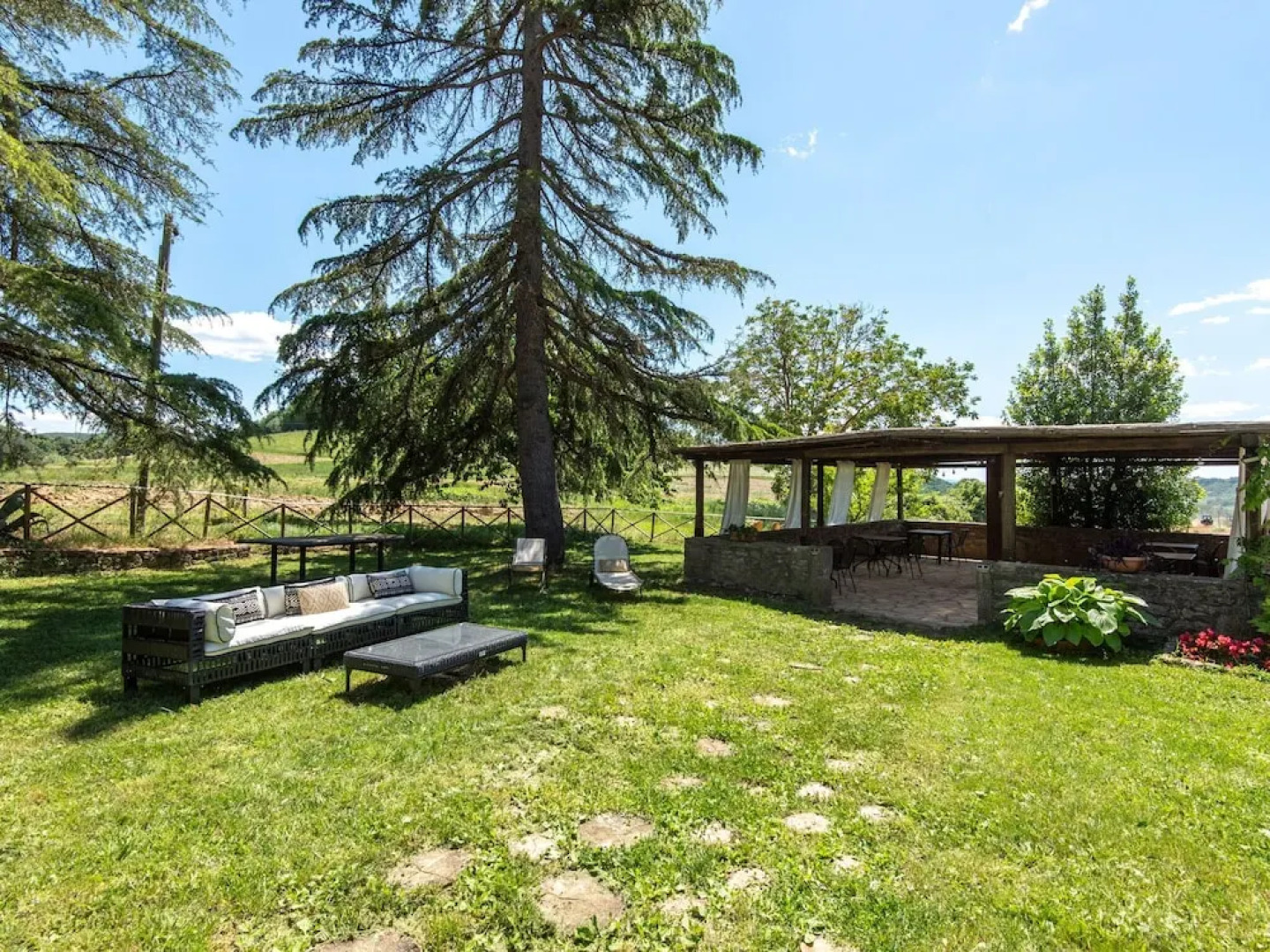 Secluded Apartment in Rapolano Terme with Garden