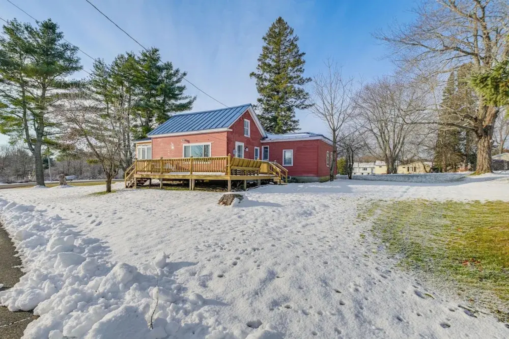 Close to Dtwn Bangor: Inviting Maine Home