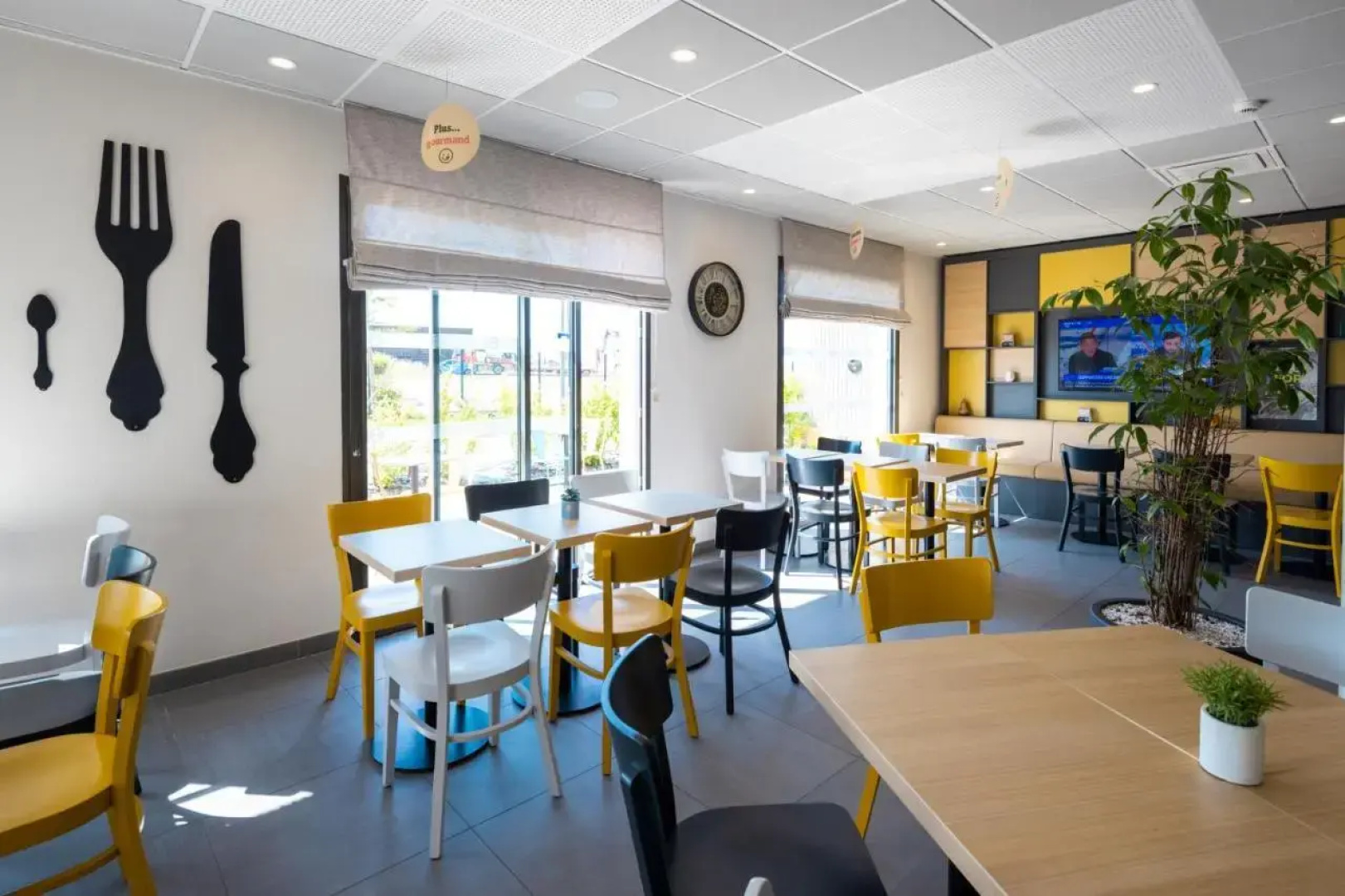 B&B HOTEL Troyes Magasins d'usine