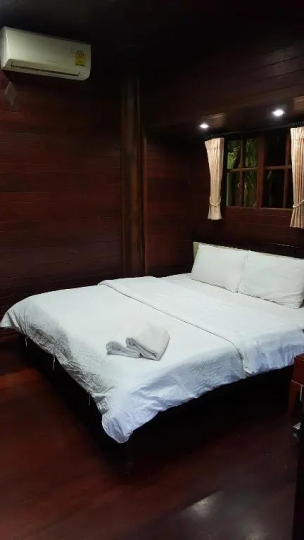 Ruean Mai Chai Khlong