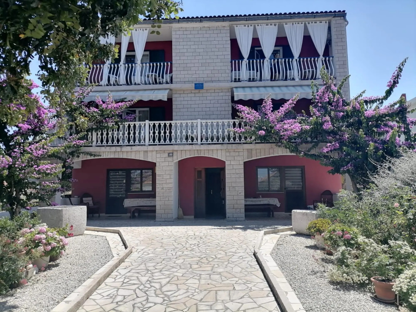 Ljube - quiet location & close to the beach - A2(4+1)