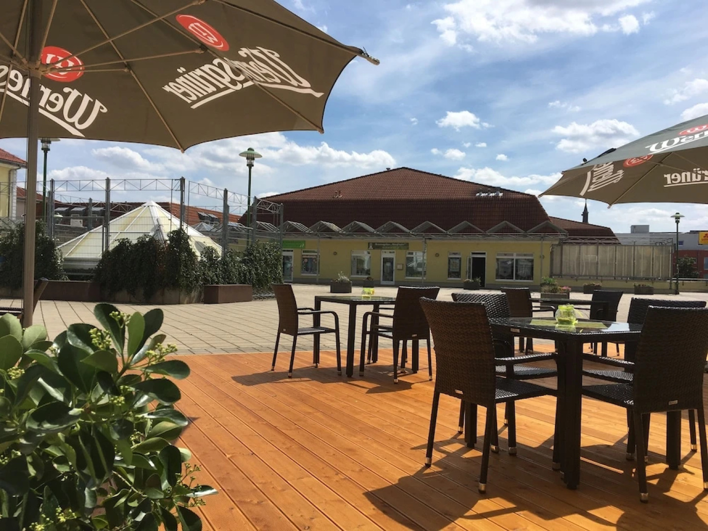 Warias Hotel & Restaurant