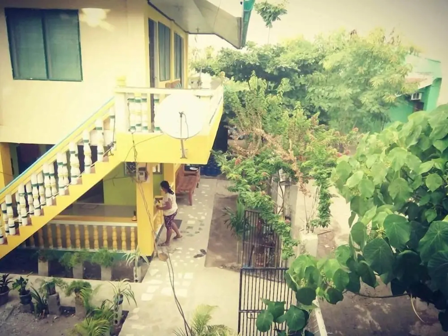 Guanna's Place Room and Resto Bar