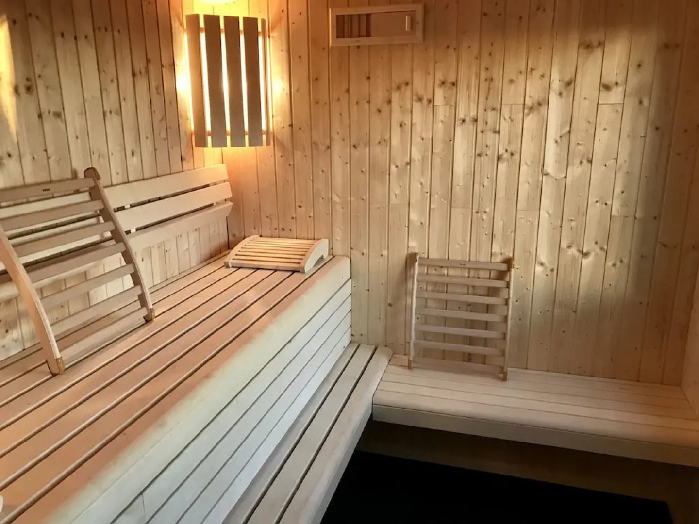 Hills Loft Cottage with Sauna