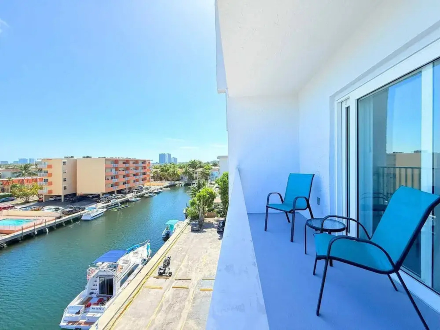 Top Location Waterfront Balcony Dream
