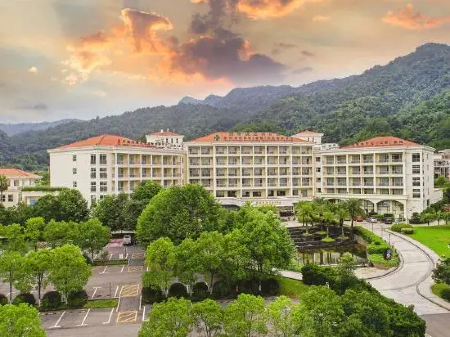 Xihai Hot Spring Holiday Hotel