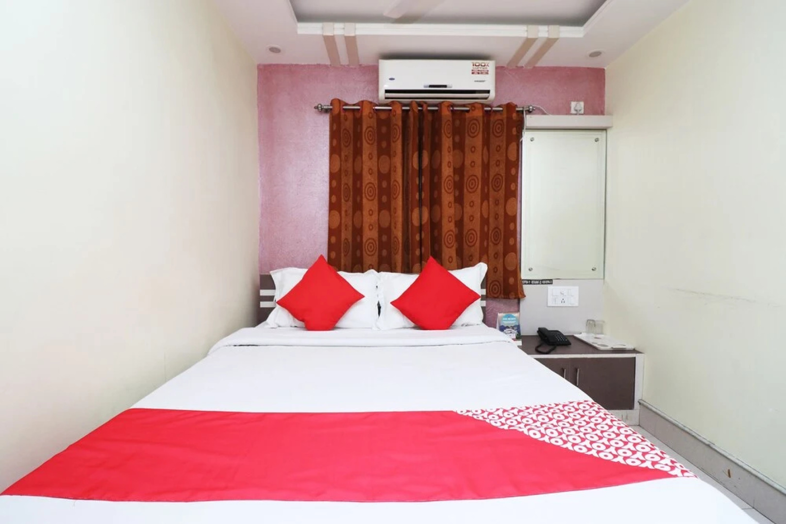 OYO 30163 Hotel Taj Palace