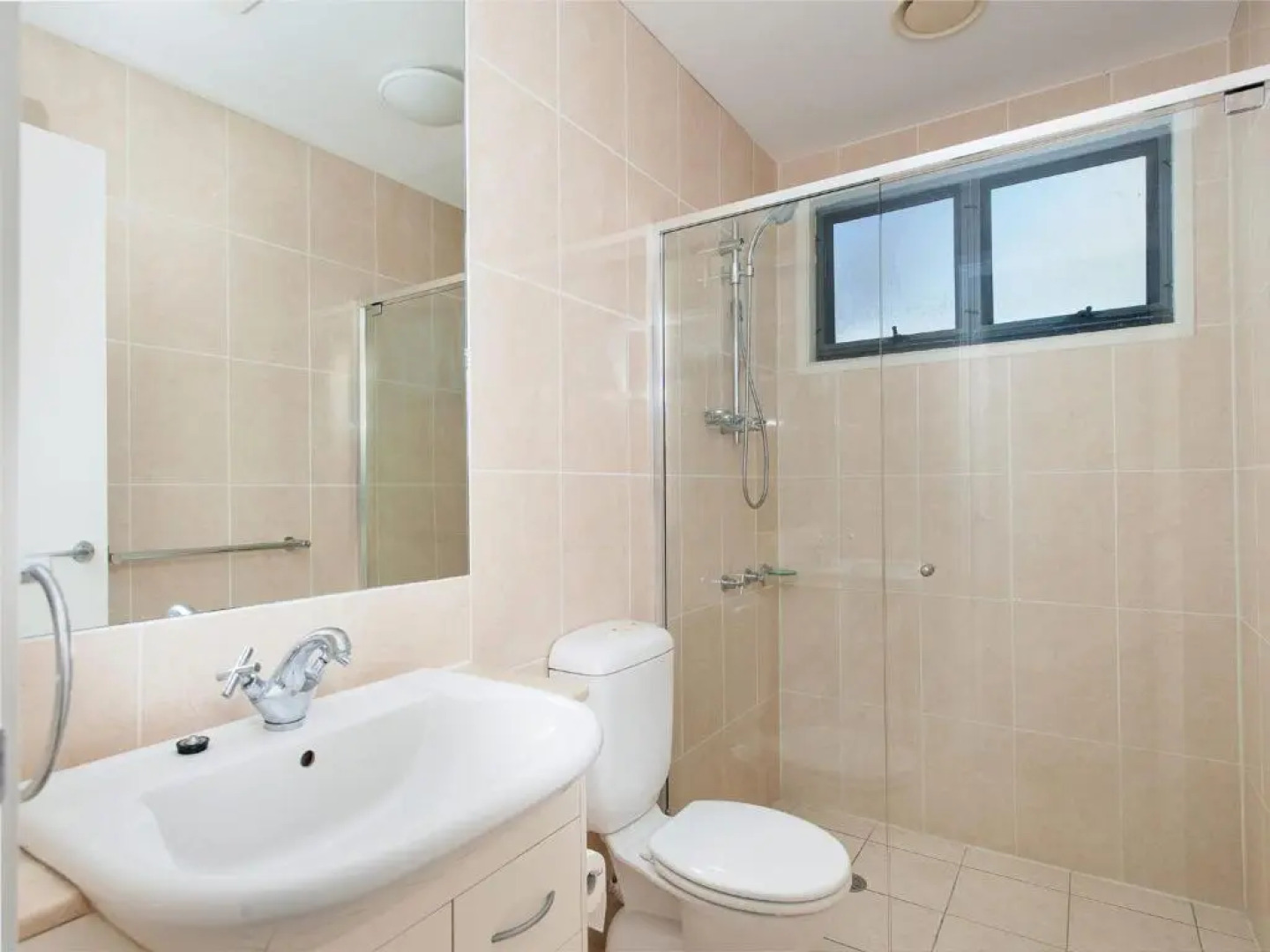 Vogue, Unit 3/197 Soldiers Point Road