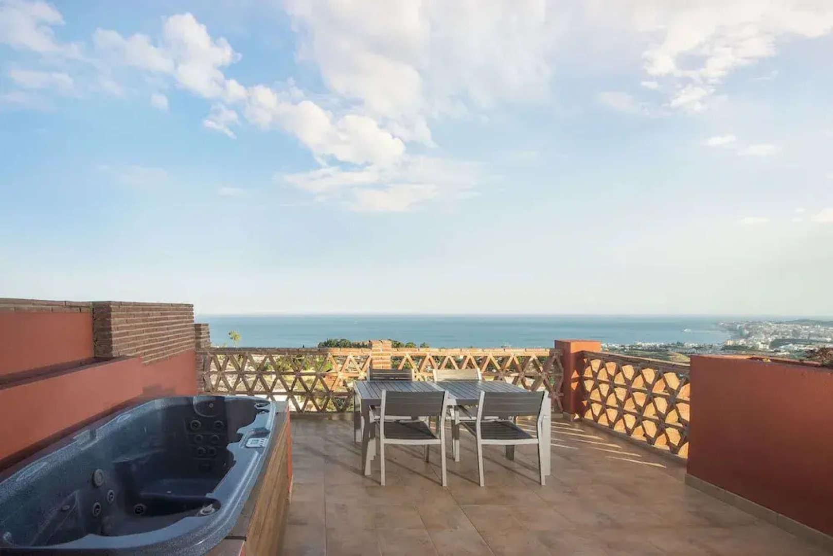 Penthouse M Reserva del Higueron 3 BEDROOMS. TRANSFER to the Beach and Train station. JACUZZI. WIFI. 2 PARKING. 2 SWIMMING POOL