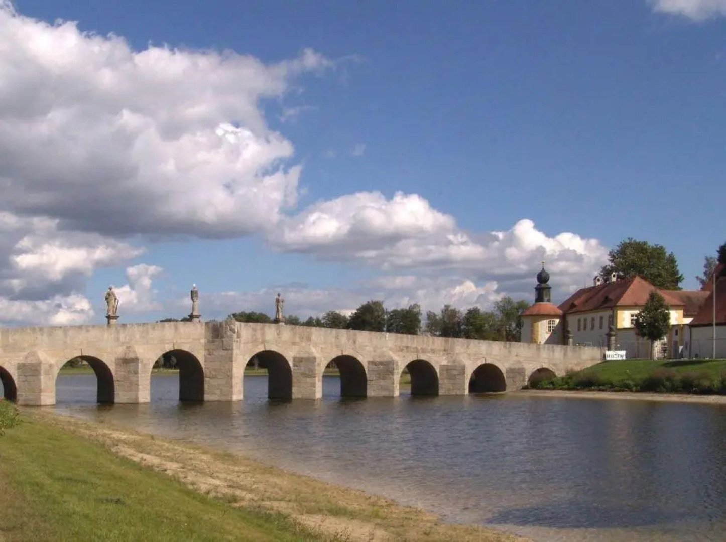 Ferienwohnung-Waldstrasse-mit-Garten-nur-50-Meter-vom-Wald-entfernt