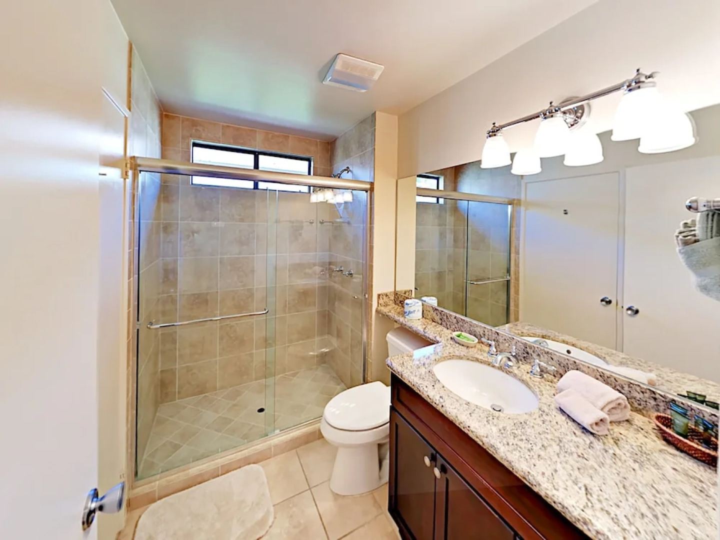 Oak Tree Condominium 3 Bedrooms 2 Bathrooms Condo