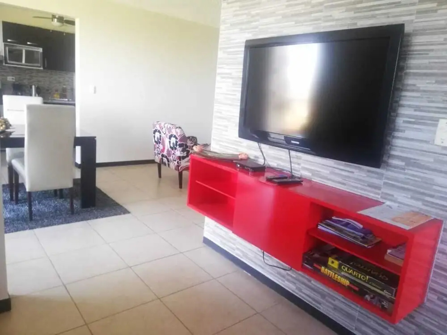 Apartment by airport on way to beach