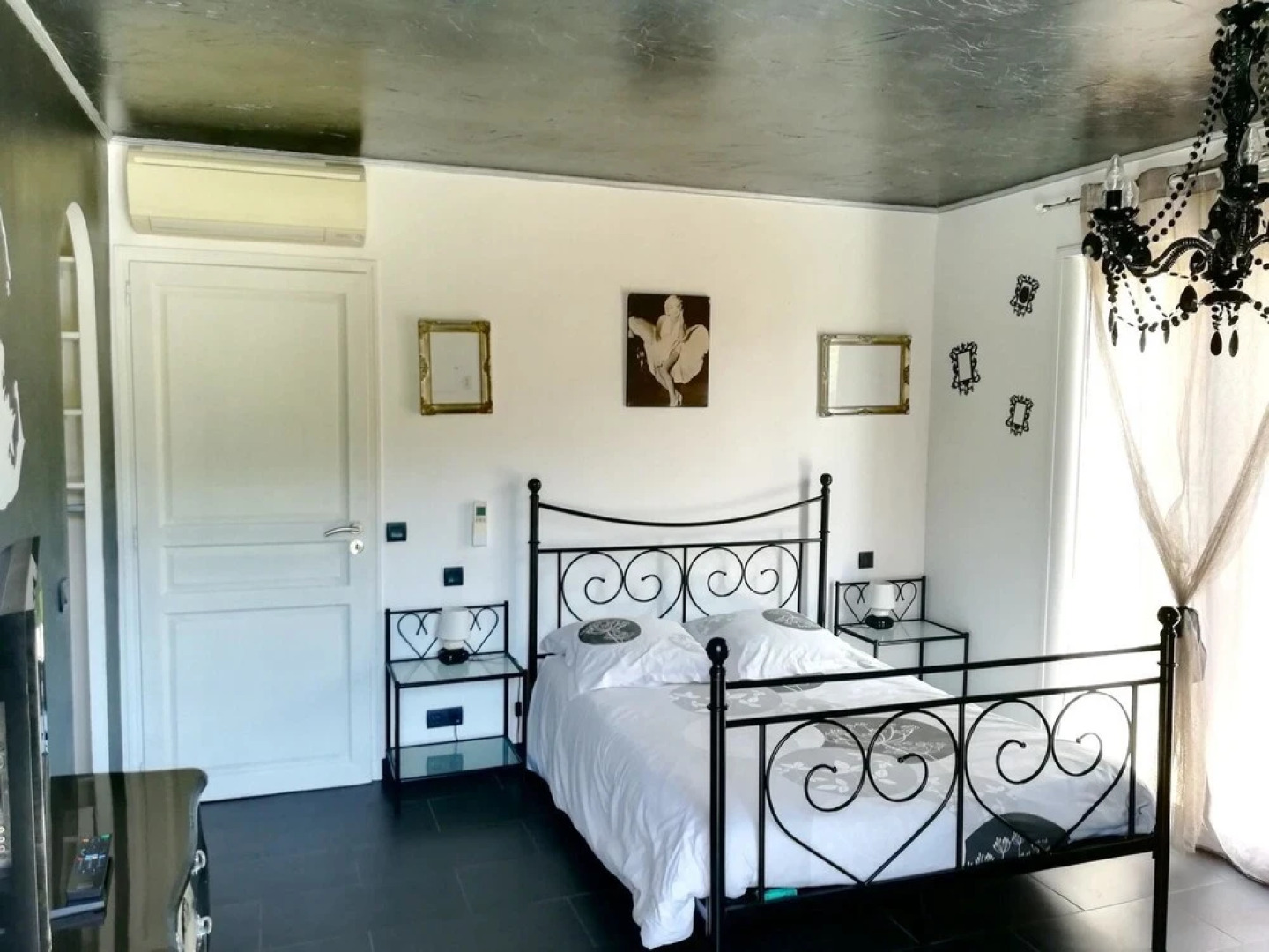 Villa With 3 Bedrooms in La Mole, With Wonderful Mountain View, Indoor