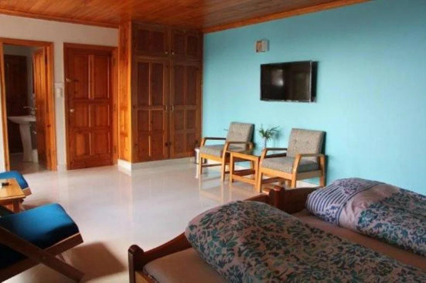 Summer Retreat Hotel