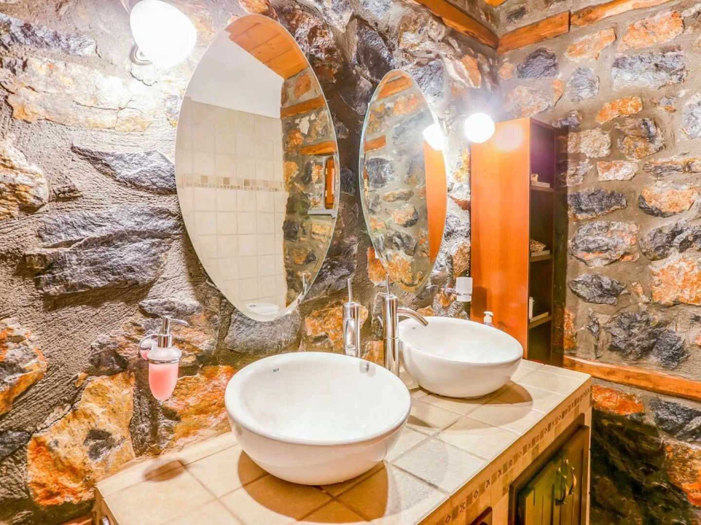 Quaint Holiday Home in Pella with Garden